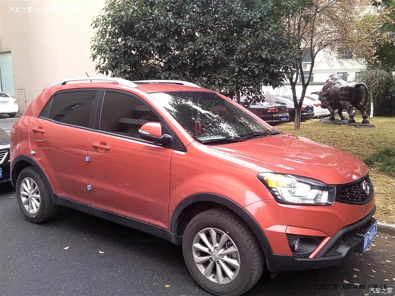 外观圆润饱满，功能齐全，空间大，动力足，悬挂偏硬，档位有顿挫