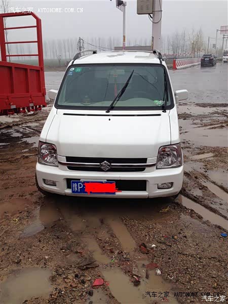 空间大，燃油经济，就是做工过糙，不过对得起这个价格！！