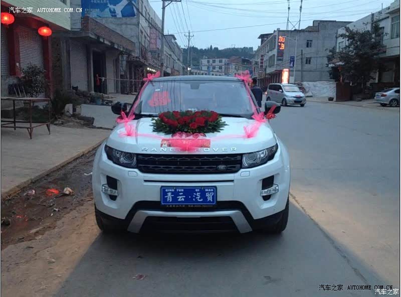 车的外观好看  老婆和我都很喜欢。。