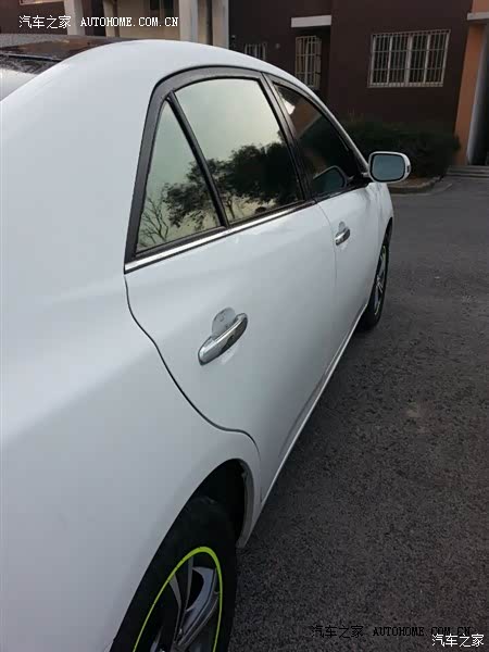 整体觉得车子还是不错的 ，空间挺大的，性价比挺高的 ！ 