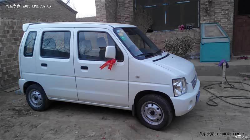 电子助力的和面包车一比轻快多了，噪音也小，座椅舒服，减震很好