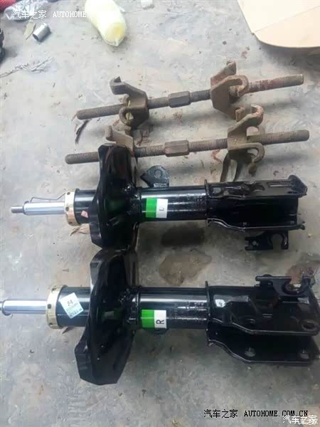 最喜欢它的操控性，高速过弯非常稳，乘坐空间不错，内饰比较耐看