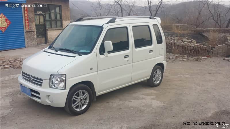 两三个人乘坐，动力刚刚好，满员的话，感觉动力就差一点了。