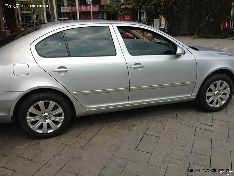 明锐的外形大众化，作为家用确实不错，快三年了，没出什么问题！