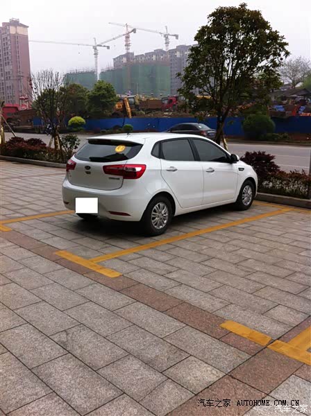 车子外观很不错，操控性很好，油耗较低，不错。