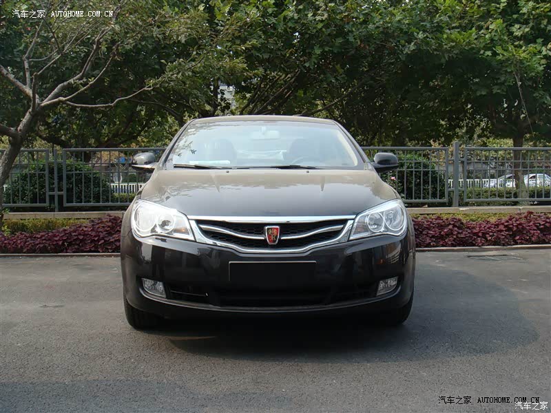 外观时尚大气，车内空间宽敞，内饰良好，储物空间设计贴心细腻