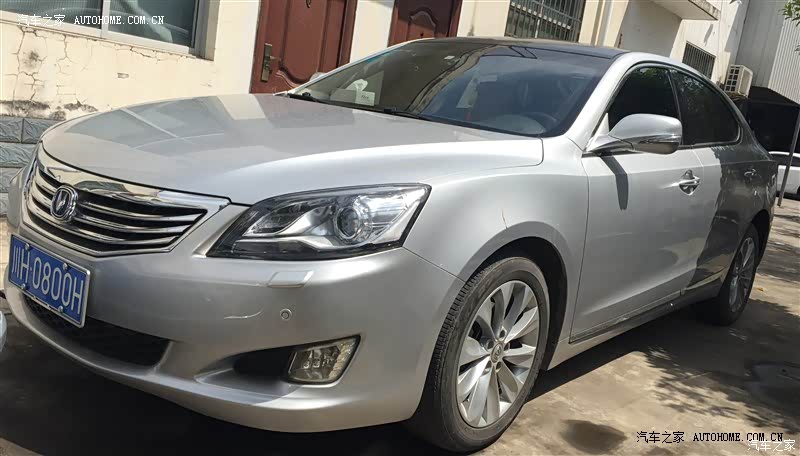 总体感觉比较不错，车子大气，开高速稳当，没有出现飘的情况。