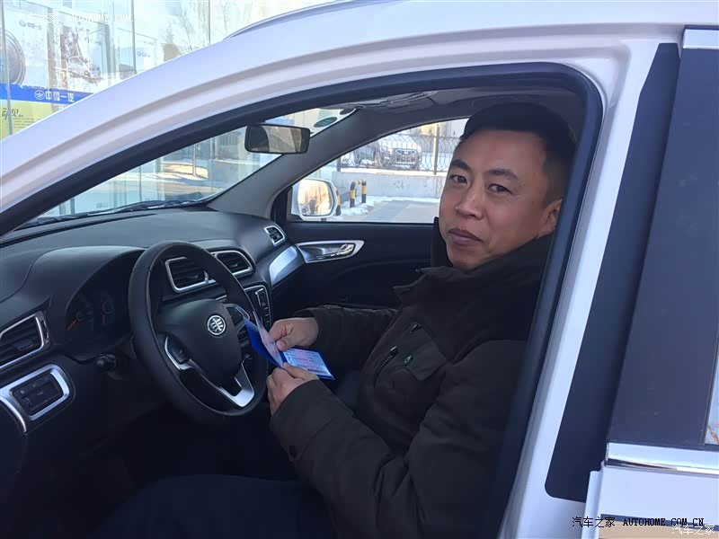 外观漂亮，动力足，操控台漂亮，空间大，配置高，性价比高！