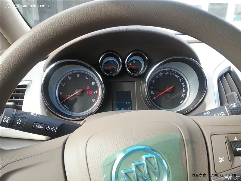 外观大气、内饰精良，用料扎实，安全性能超高。