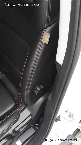 动力还是可以，只要舍得给油，噪音比较厉害！储物地方还比较多！