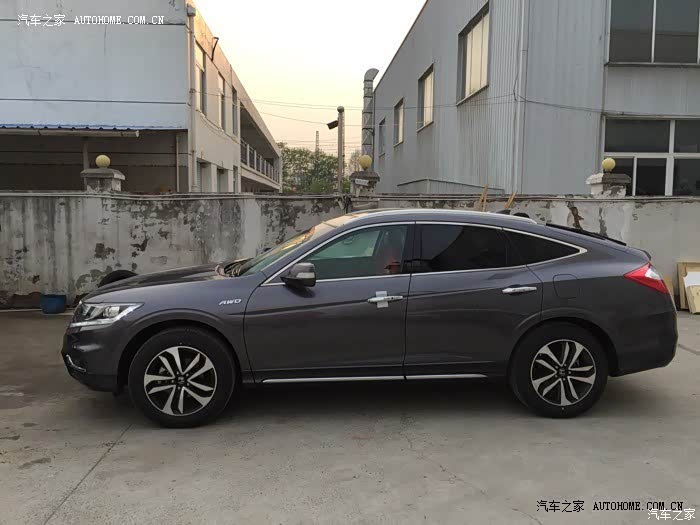 外观大气、空间实用；动力尚可、操控自如；驾乘舒适、油耗偏高