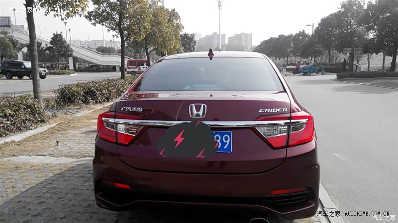 空间大，油耗低！屁股窄！越看越小气！