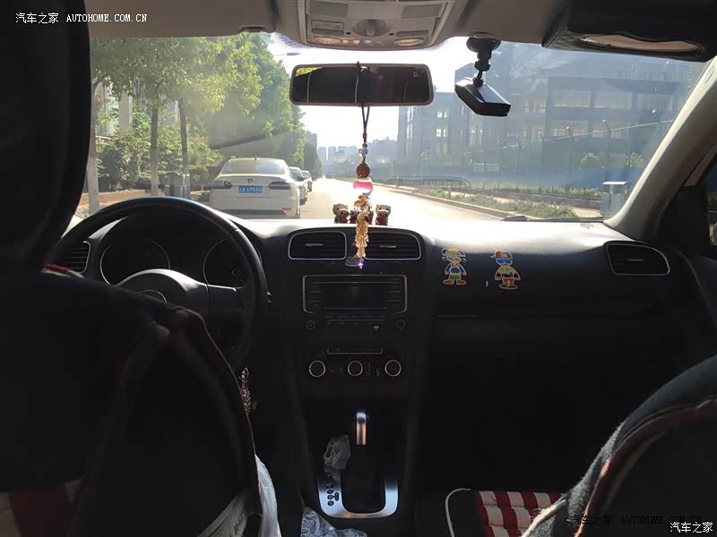 车子是给媳妇用的，她说操作比较简单，好停车，尤其外观特别漂亮