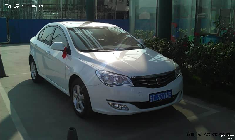 驾驶顺畅，座位空间大，后排稍硬，油耗略高