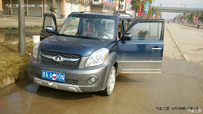 乘坐空间不错，后备箱空间不足。隔音效果不好减震偏硬转弯侧倾大