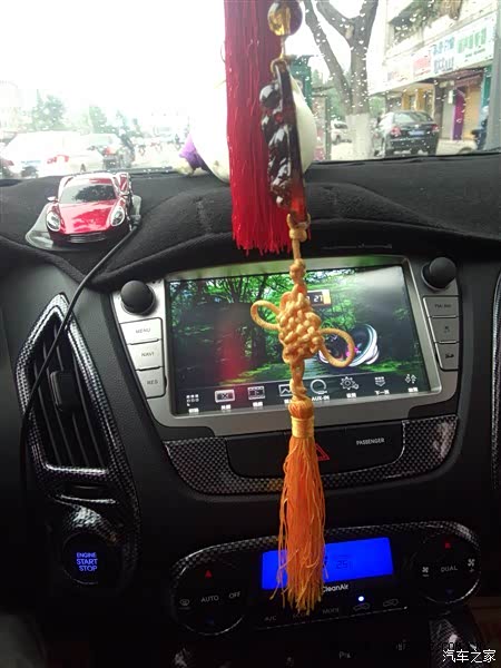 除了偶尔漏电，车内味道大，减震差外，其他都满意