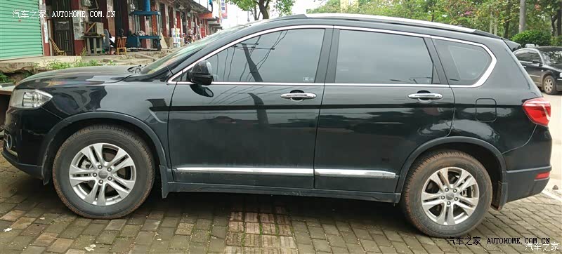 空间大，外观漂亮，油耗低。