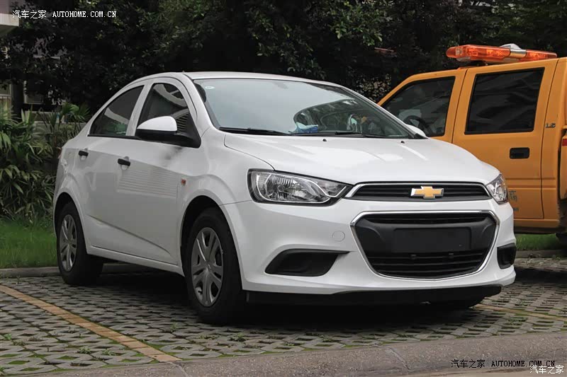 目前来说都很满意，外观是我的最爱，内饰也很适合年轻人的品味。