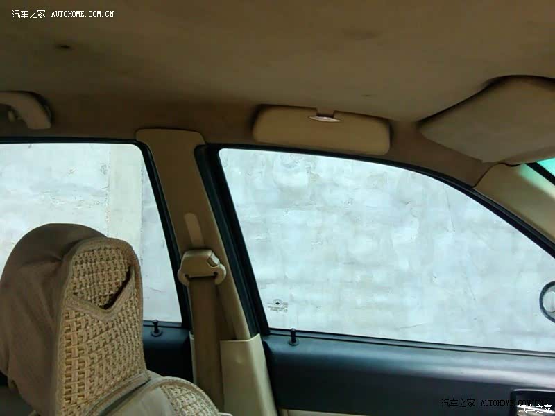 外观远处看向奔驰，家庭用很适合，