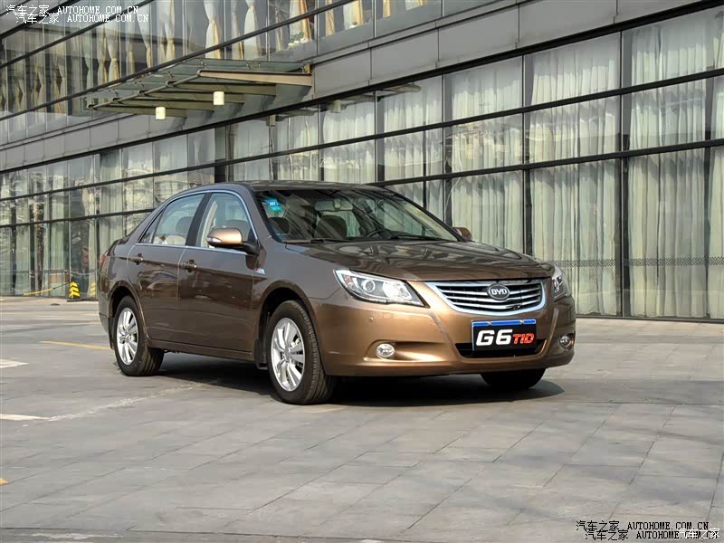 外观漂亮，内饰空间大舒适，车性价比高，