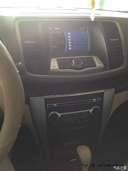 乘坐舒适，内饰温馨，用着的确很省心，移动的大沙发！