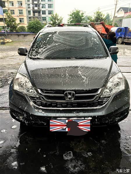 动力还是比较充沛，油耗有点高、方向盘感觉有点重座椅舒适感不错