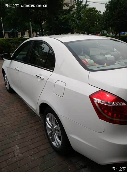 操控良好，舒适度满意，空间够大，最主要的外观大气，漂亮。