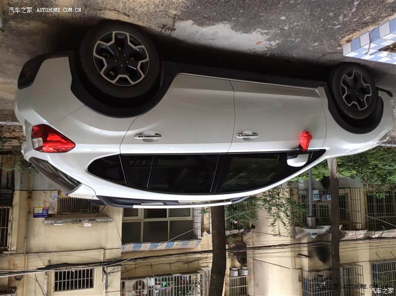 除了配置稍低，其他都不错，发动机和全时四驱和CVT是优势