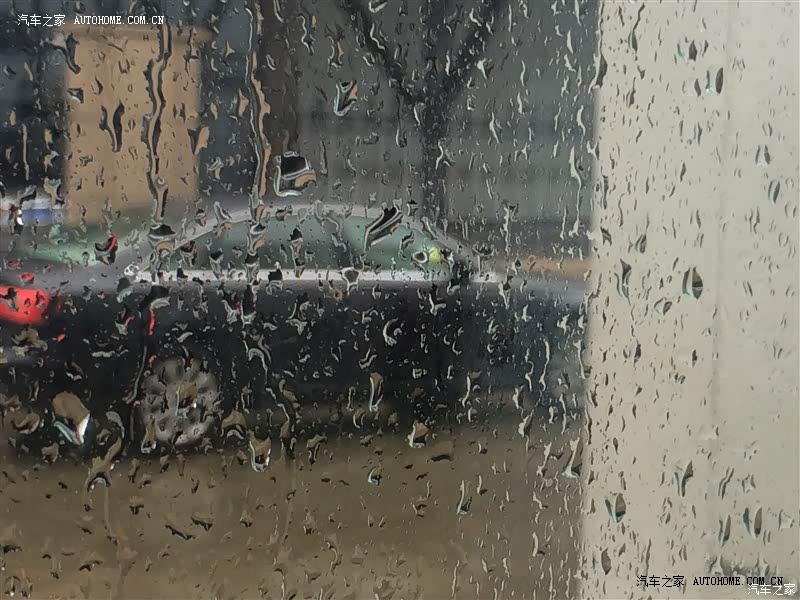 车子很大很稳重，配置很丰富