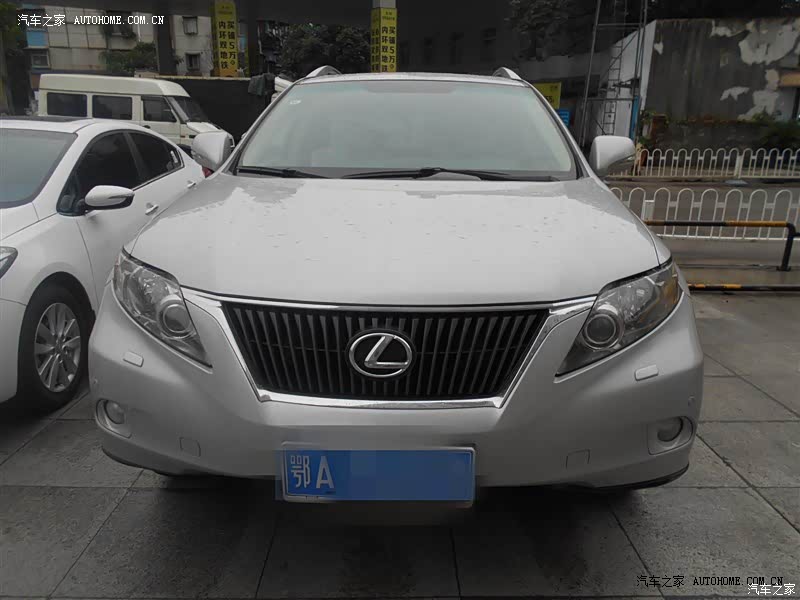 开着很舒服，内饰做工蛮精细的，越野性能很强大！