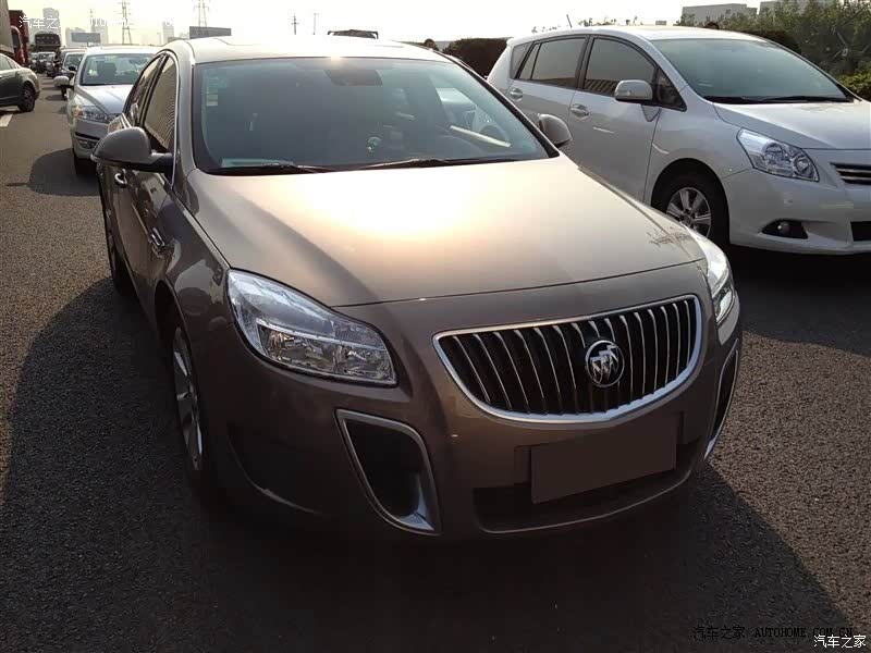 高速稳定，车身皮实，内饰材料一般，油耗高，起步慢