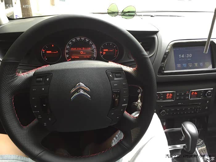 雪铁龙C5是我挺喜欢的一部车子，外观大气，稳重