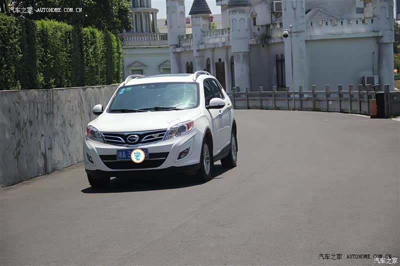 悬挂调校不错，车子噪音让人难以忍受，优点突出，缺点也很明显