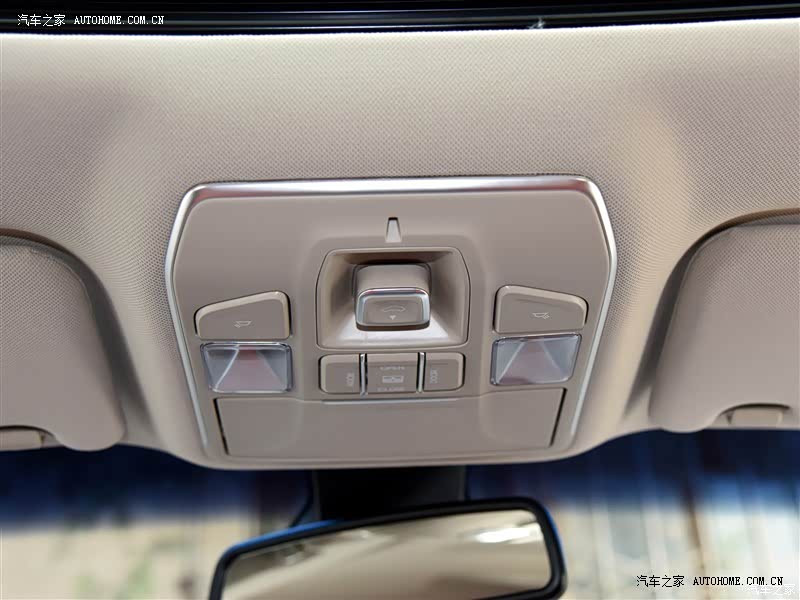 对车辆都很满意，空间够大，外观漂亮，开起来也很舒适。