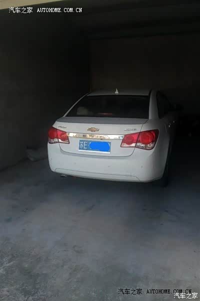 外观犀利，内饰设计动感，各功能区域划分合理，按键旋钮阻尼适当