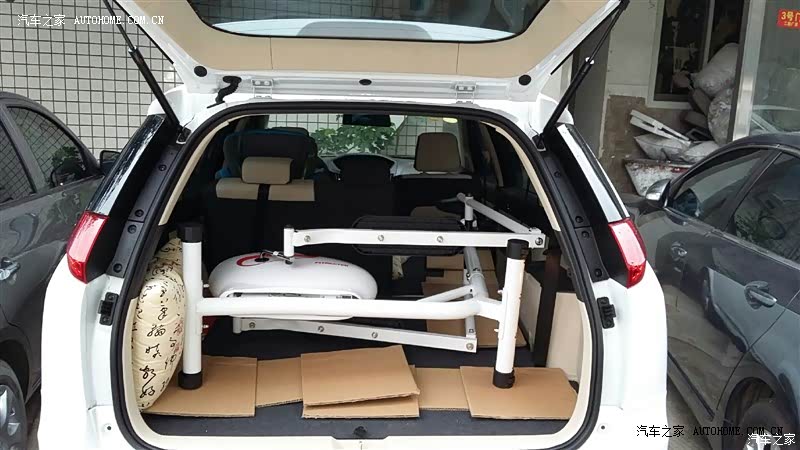 空间巨大，外观靓丽，操控还不错，细节品质还有待提升。