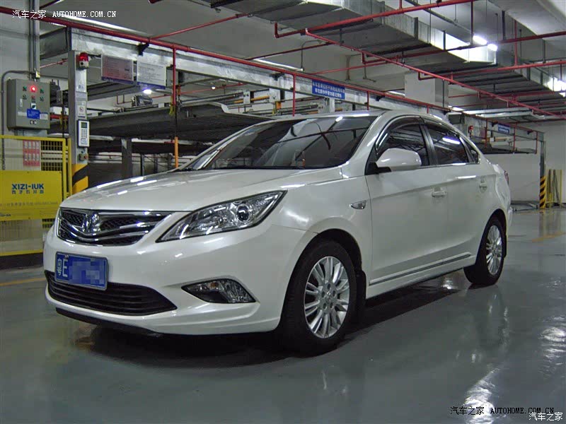 外观时尚动感，空间宽敞舒适，动力强劲操控灵活，不比B级车差。