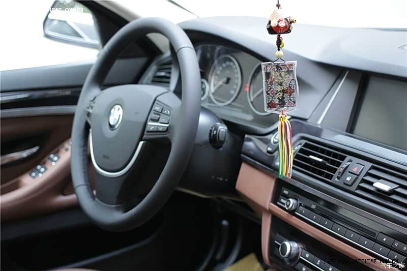 超帅的车型，到处都是科技的气息