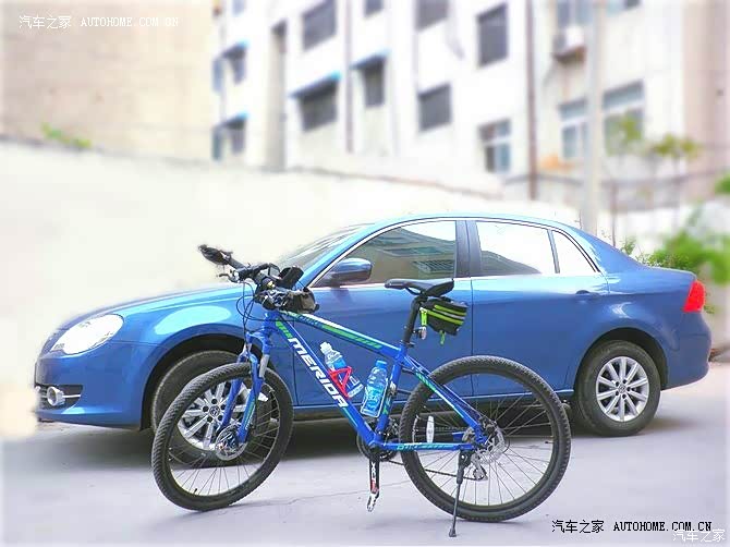 比较中庸的一款车。各方面均衡。外观属于比较耐看。