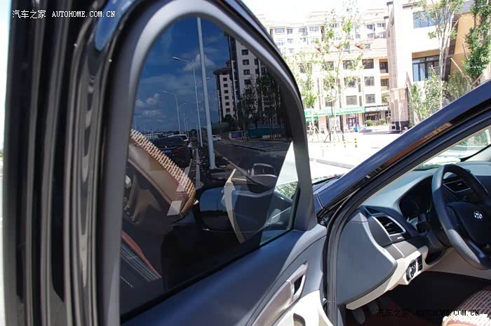 车子很疯，开起来整体感觉不错，高于合资品牌