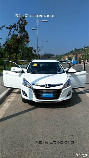 外观动感时尚，座椅舒适，动力强劲，科技感十足，驾驶视野开阔。