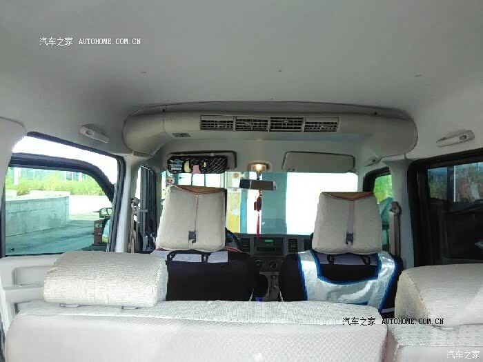 车子空间油耗都很满意。就是内饰设计有点老旧。