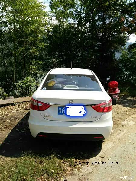 油耗较低，动力够用，悬架紧绷，驾驶感受好！