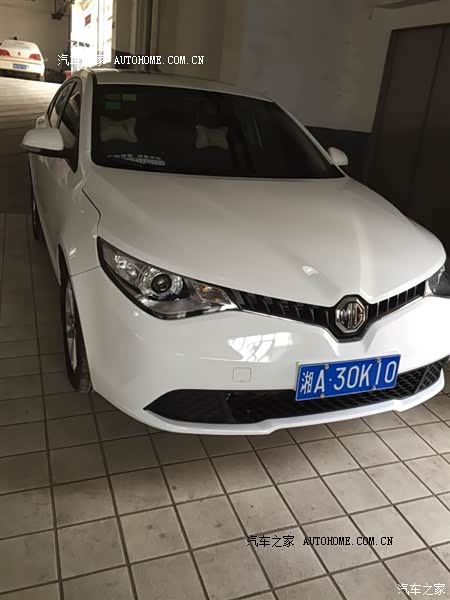 油耗有点高，动力还是杠杠的，空间基本能满足。最气的减震和内饰