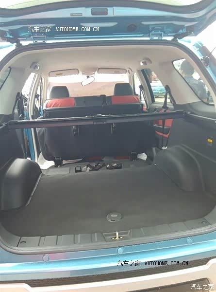 小八的正面?高端大气上档次，外观动感时尚，做工精致前脸的灯具