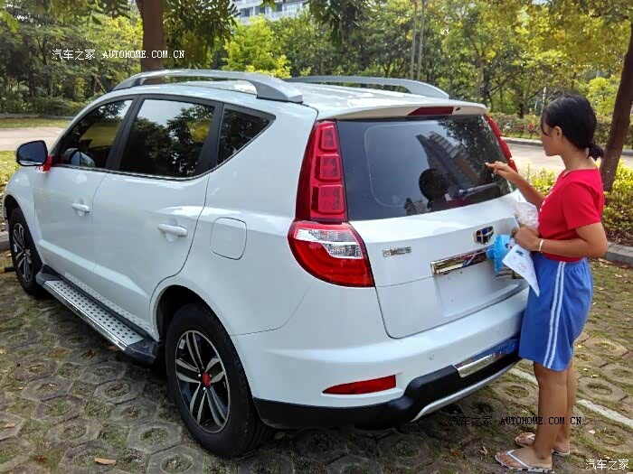 换了帝豪车标感觉好看很多。智能钥匙看起来没档次。