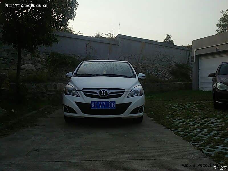 空间大，省油，外观漂亮，停车方便，底盘扎实，转向稳