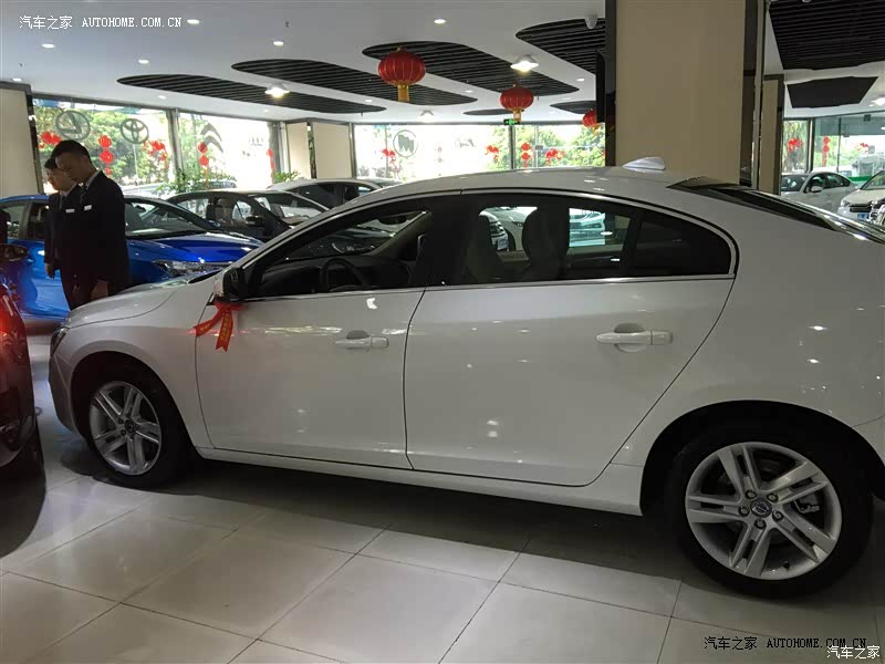 操控舒适，外形漂亮，B柱异响有点烦恼。