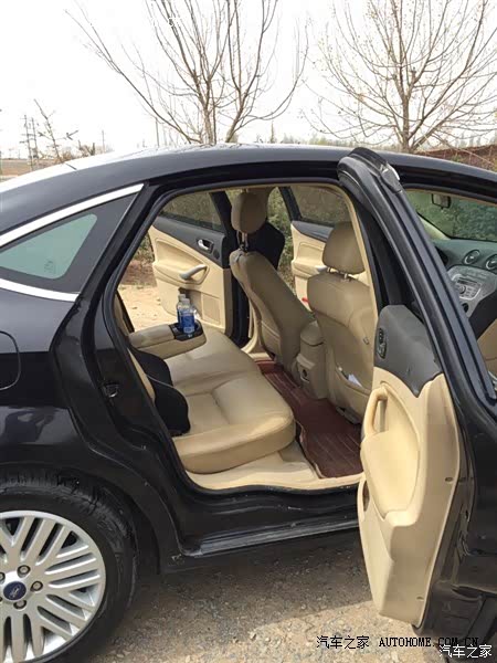 空间大 车身稳 油耗略高 噪音大