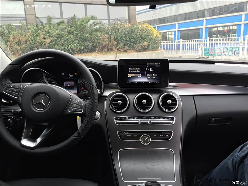 外观内饰，我都比较满意。选择这款车，无疑是因为车的款式